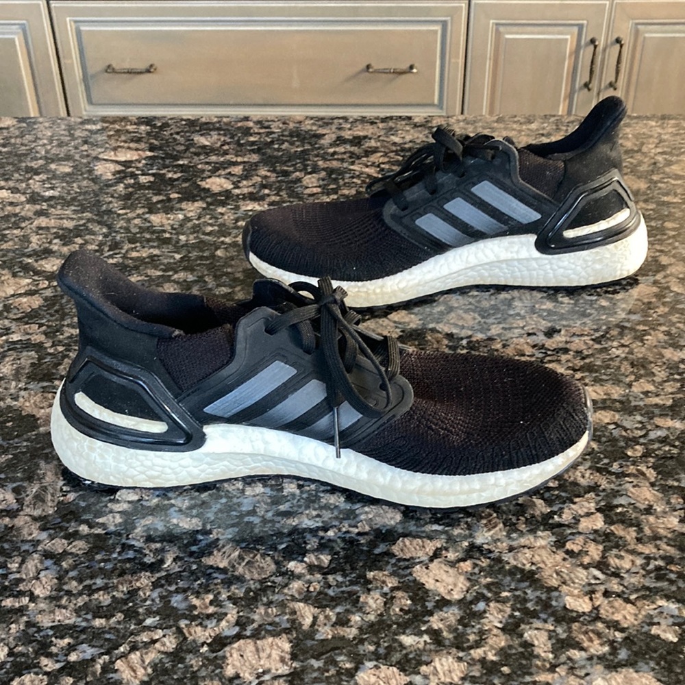 ADDIDAS RUNNING ULTRABOOST SNEAKERS SIZE 9